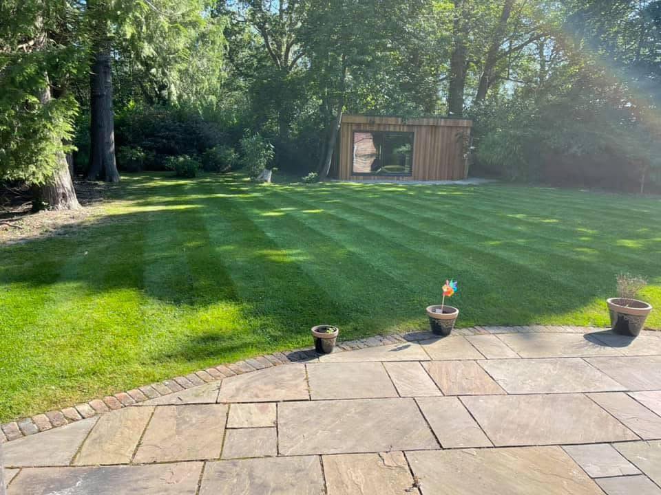 Striped lawn & garden room